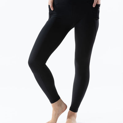 Front view of Eva black running tights with pockets, featuring a sleek fit and high waistband for active performance.